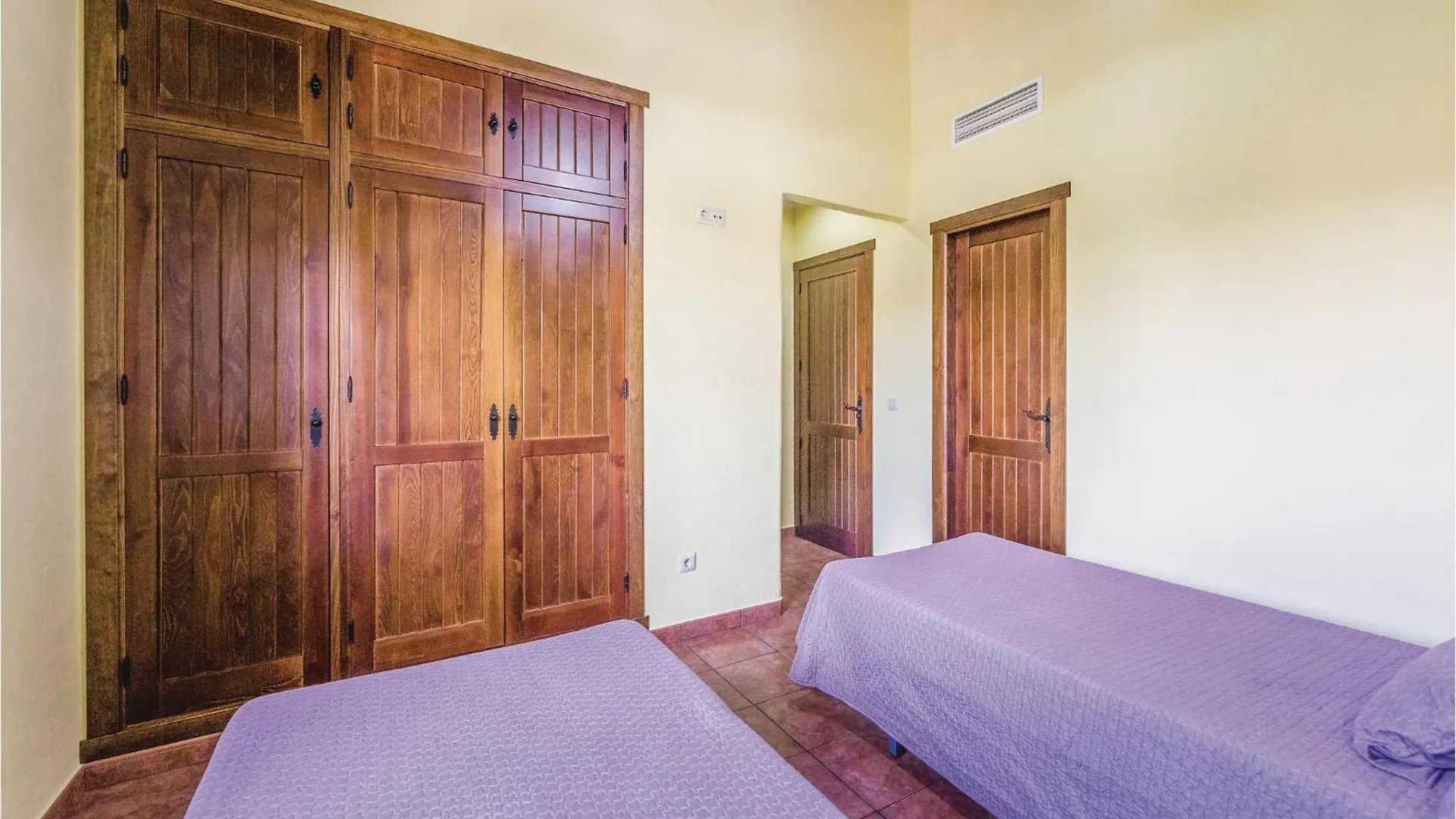 2 Bedroom Stunning Home In Montecorto, Malaga 蒙地卡罗