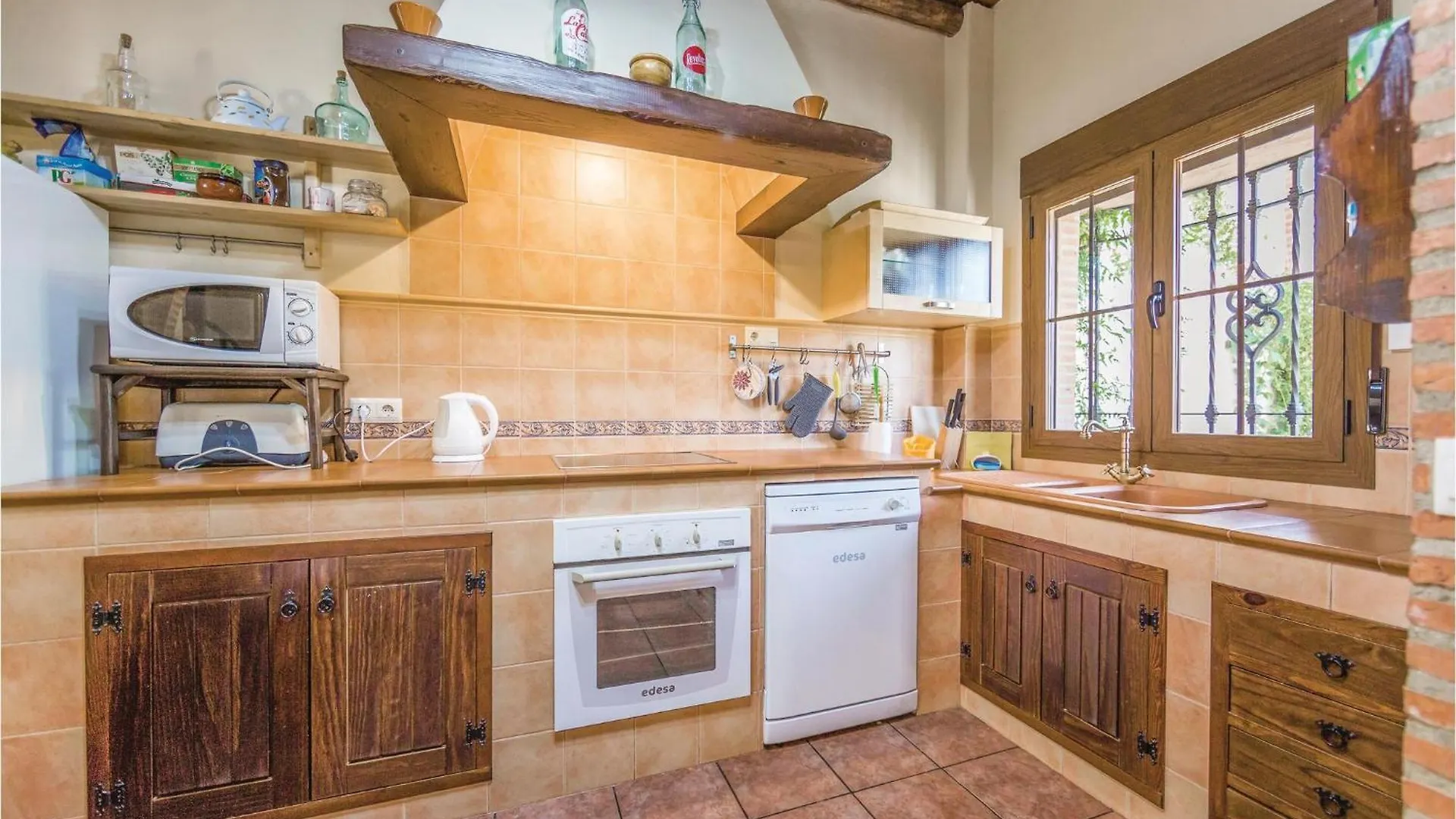 2 Bedroom Stunning Home In Montecorto, Malaga 西班牙