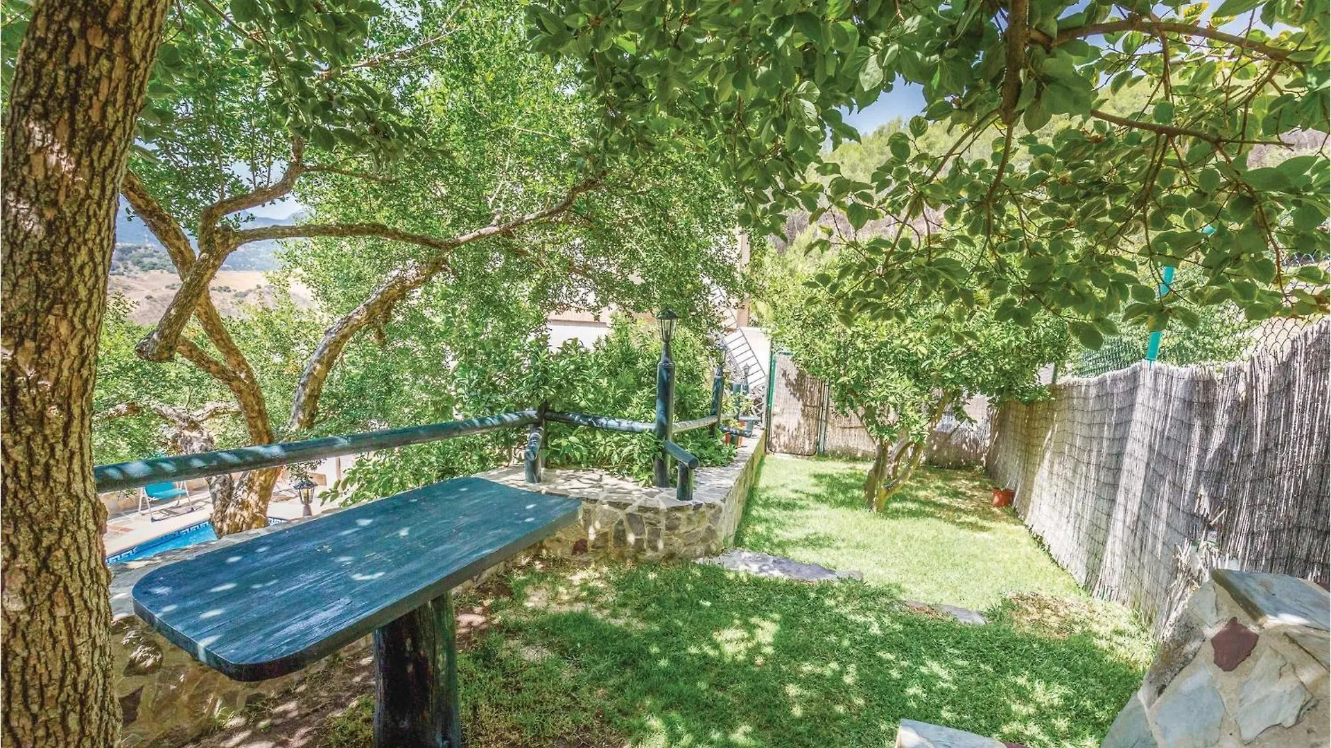 2 Bedroom Stunning Home In Montecorto, Malaga 度假居