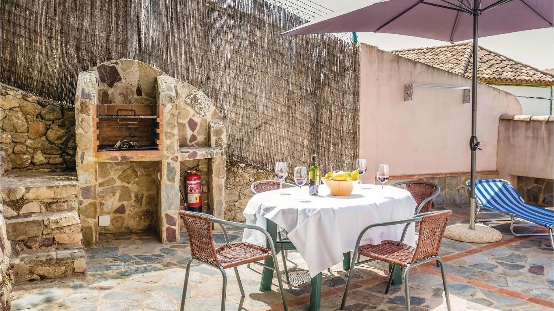 2 Bedroom Stunning Home In Montecorto, Malaga 西班牙